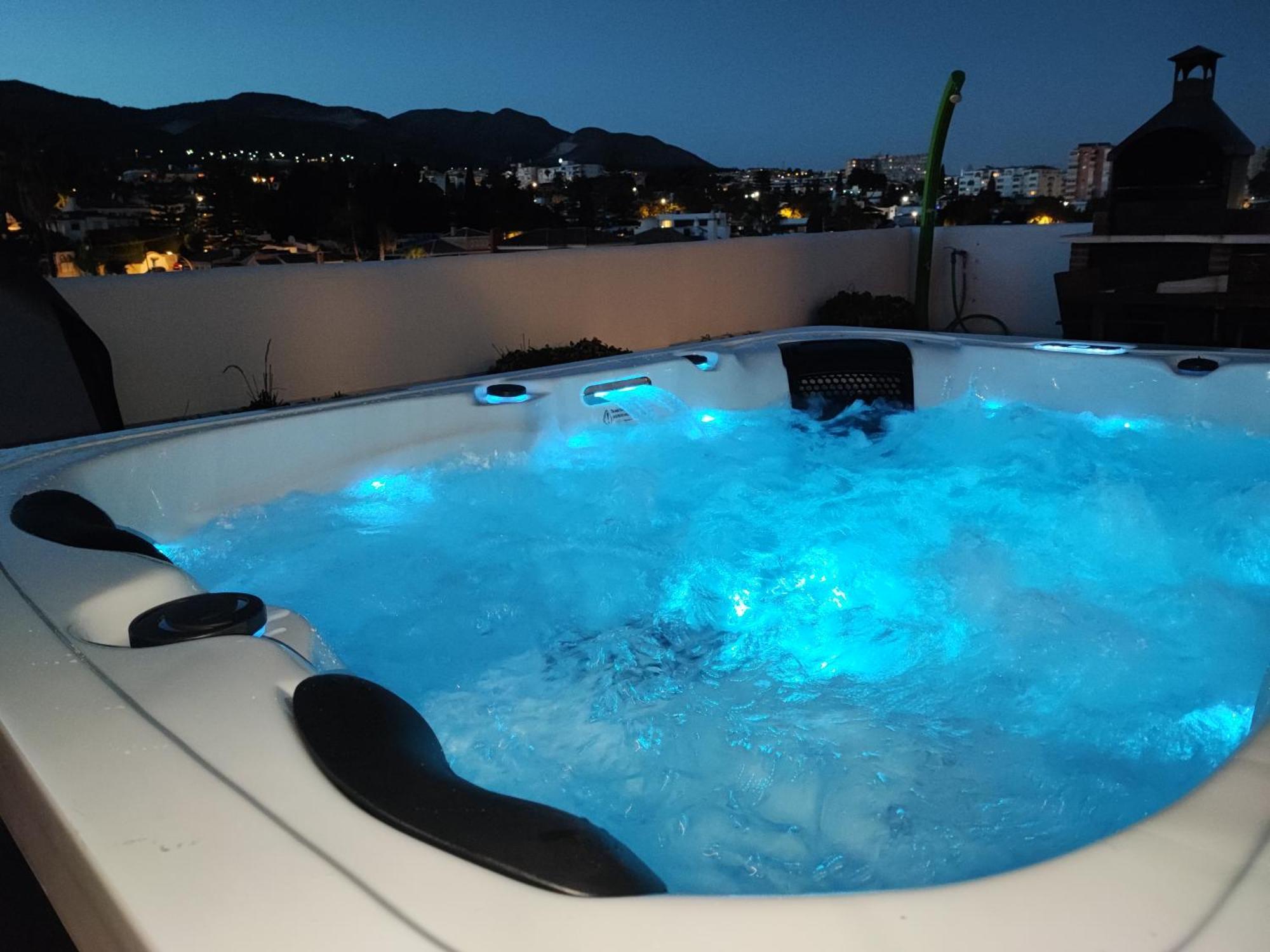 Apartament Isla De 1, Jacuzzi, 80m From The Sea, Ac, Bbq, Private Parking, Big Terrace Benalmádena